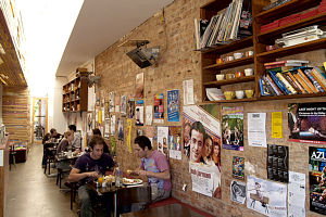 Las Chicas - Accommodation QLD 0