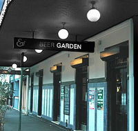 Duck  Swan Hotel - Accommodation QLD