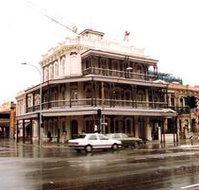 Botanic Bar - Accommodation QLD