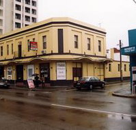 Lord Raglan Hotel - Accommodation QLD