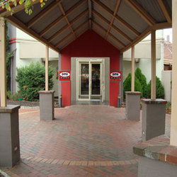 Deer Park Hotel - Accommodation QLD 1