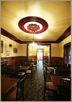 Macquarie Arms Hotel - Accommodation QLD 2