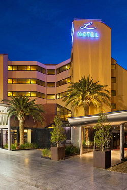 Lakes Resort Hotel - Accommodation QLD 2