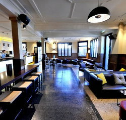 Golden Gate Hotel - Accommodation QLD 2