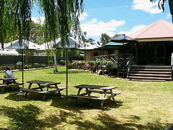 Oakbank Hotel - Accommodation QLD 3