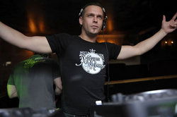 Moulin Rouge Downunder - Accommodation QLD 3