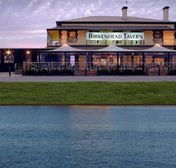 Birkenhead Tavern - Accommodation QLD