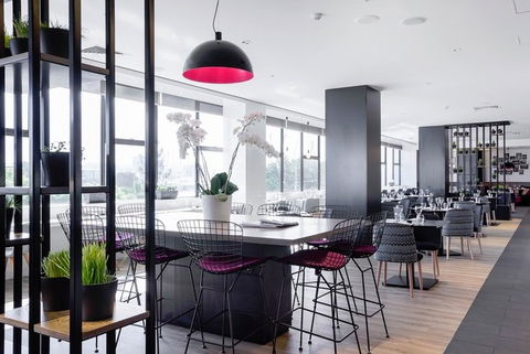 MRepublic Restaurant, Bar And Lounge - Accommodation QLD 1