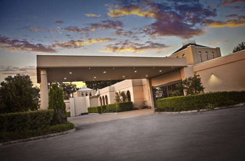 Shangri-La Gardens - Accommodation QLD 0