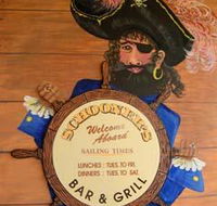 Schooners Bar  Grill - Accommodation QLD