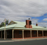 Huntington Tavern - Accommodation QLD