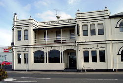 Alexander Hotel - Accommodation QLD 1