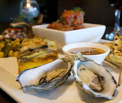 The Lounge Hotel - Accommodation QLD 3