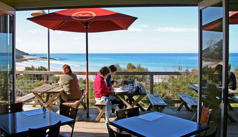 Wye Beach Hotel - Accommodation QLD 3