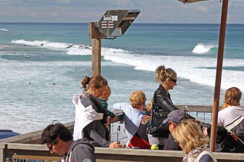 Wye Beach Hotel - Accommodation QLD 5