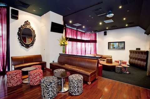 Kremlin Bar - Accommodation QLD 1