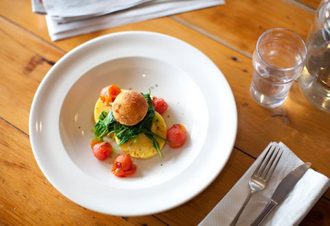 A Bite To Eat, A Drink As Well - Accommodation QLD 2