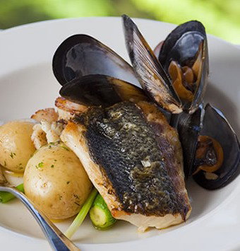 Chris's Beacon Point Restaurant - Accommodation QLD 3