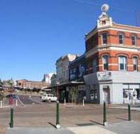 Robin Hood Hotel - Accommodation QLD