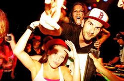 Chinese Laundry - Accommodation QLD 0