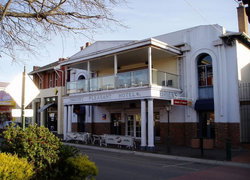 Mount Pleasant Hotel - Accommodation QLD 1