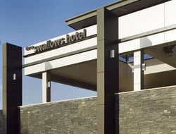 Three Swallows Hotel - Accommodation QLD 1