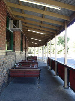 Railway Hotel - Accommodation QLD 1