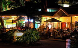 Apres Beach Bar & Grill - Palm Cove - Accommodation QLD 1