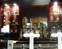 Melton Hotel - Accommodation QLD 2