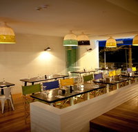 Deck Bar and Dining - Accommodation QLD