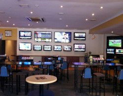 Tacking Point Tavern - Accommodation QLD 0