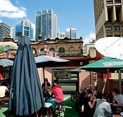 Hotel Sweeneys - Accommodation QLD