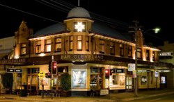 Bar Cleveland - Accommodation QLD 2