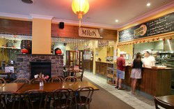 Albion Park Hotel - Accommodation QLD 2