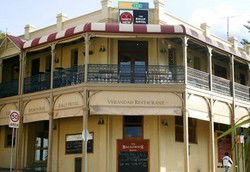 Balgownie Hotel - Accommodation QLD 2