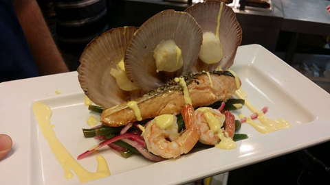 Dicey's Bar & Grill - Accommodation QLD 4