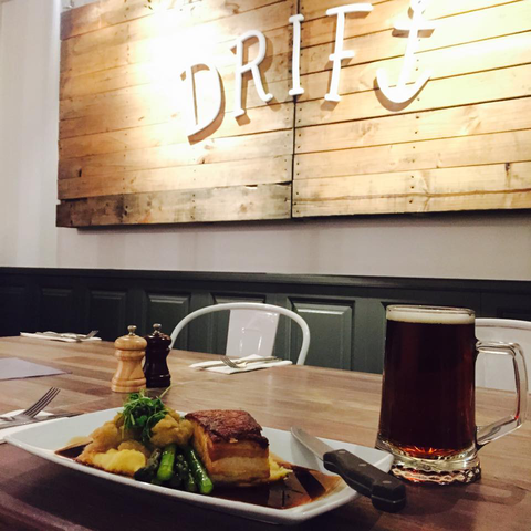 Drift Bar - Accommodation QLD 2