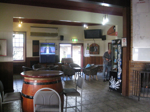 Erringhi Hotel - Accommodation QLD 0