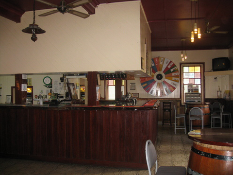 Erringhi Hotel - Accommodation QLD 3