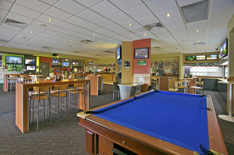 Lakeside Village Tavern - Accommodation QLD 2