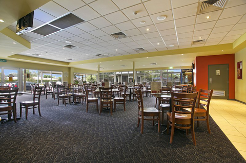 Lakeside Village Tavern - Accommodation QLD 5