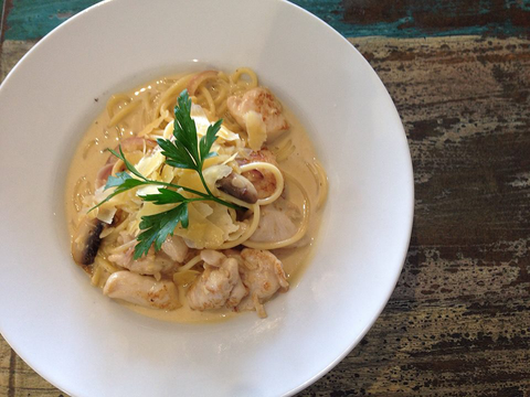 Ocean Shores Tavern - Accommodation QLD 1