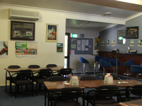 Old Bar Tavern - Accommodation QLD 4