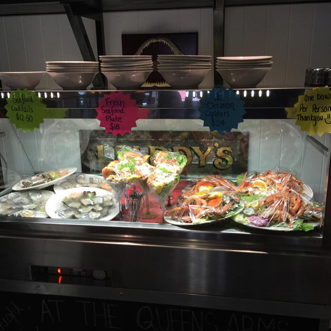 Queens Arms Hotel - Accommodation QLD 1