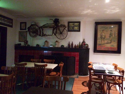 Queens Arms Hotel - Accommodation QLD 3