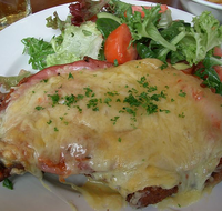 Raglan Tavern - Accommodation QLD