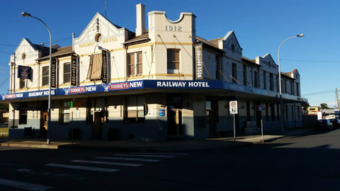 Railway Hotel - Accommodation QLD 1