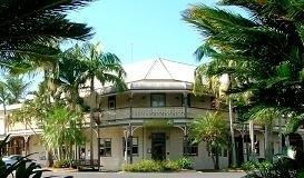 The Middle Pub - Accommodation QLD 1