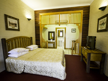 The Middle Pub - Accommodation QLD 3