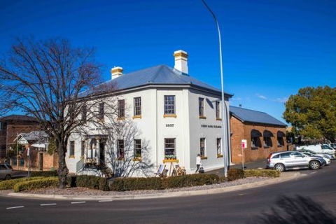 Union Bank Wine Bar - Accommodation QLD 2
